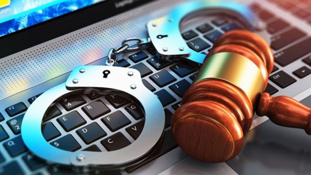 তিন সাংবাদিকের বিরুদ্ধে মামলা