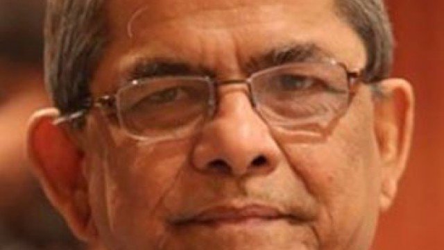 স্ত্রীকে নিয়ে টিকা নিলেন মির্জা ফখরুল